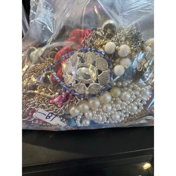 4 lbs junk craft wearable jewelry.  Vintage to Now. - Picture 7 of 15